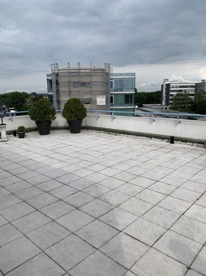 Im Herzen Von Wiesdorf- Blick Auf Das Bayer-Kreuz -Appartement Mit 2 Schlafzimmern-Fuer 3 Personen -Zentral Gelegen - Friedrich Ebert Platz 5A , 4Te Etage - Dachterrasse Und Sauna - Kaution Pflicht - Leverkusen Exterior photo