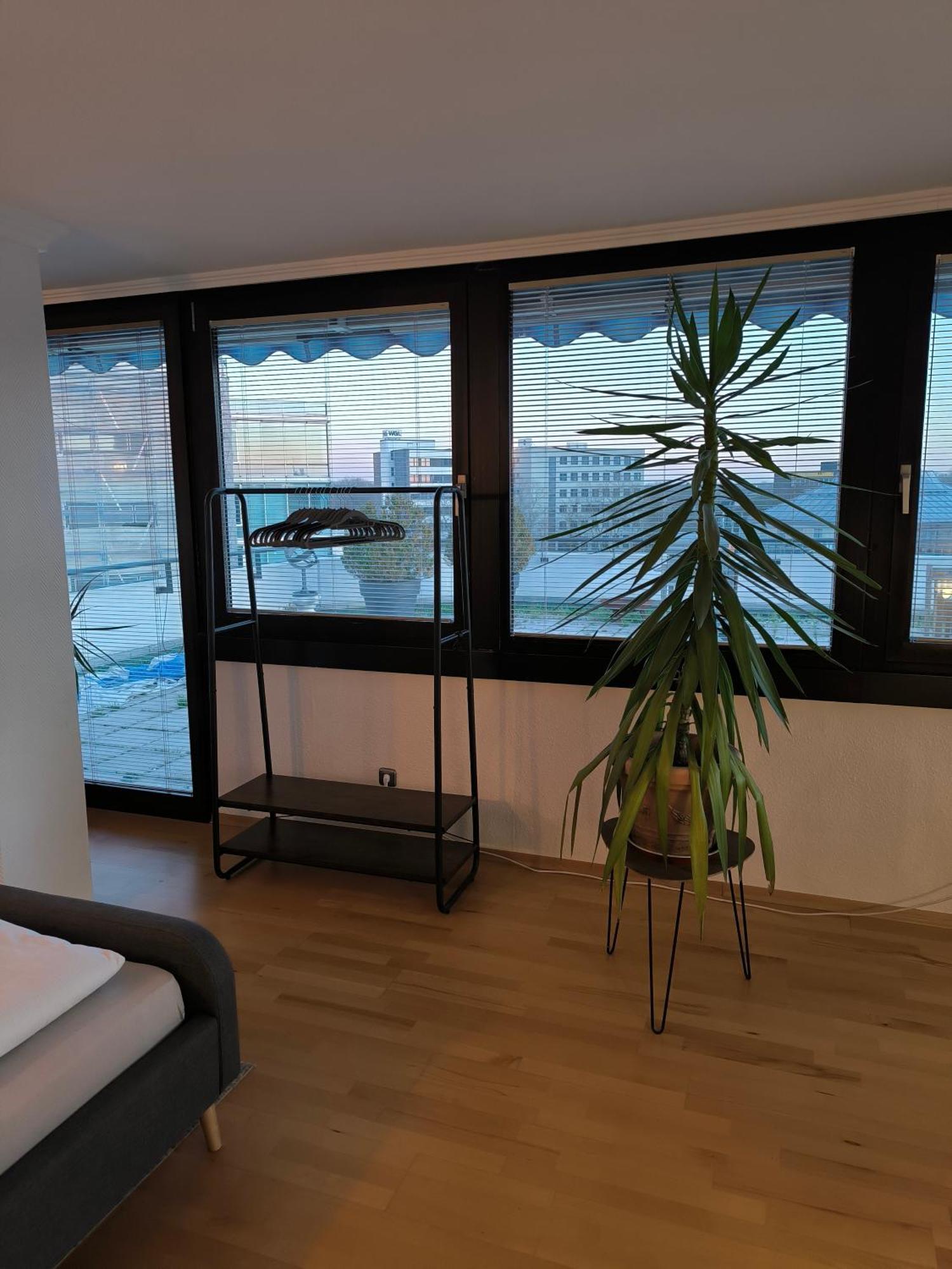 Im Herzen Von Wiesdorf- Blick Auf Das Bayer-Kreuz -Appartement Mit 2 Schlafzimmern-Fuer 3 Personen -Zentral Gelegen - Friedrich Ebert Platz 5A , 4Te Etage - Dachterrasse Und Sauna - Kaution Pflicht - Leverkusen Exterior photo