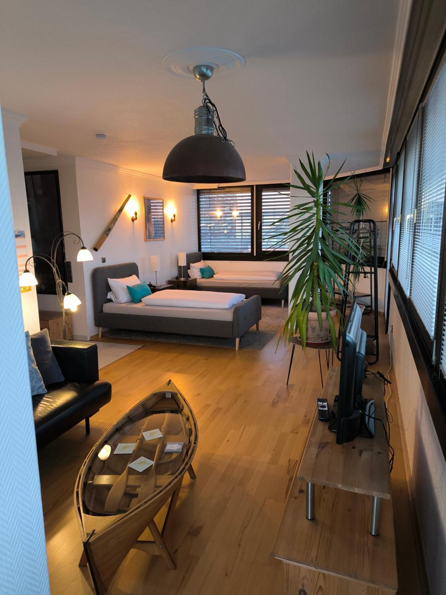 Im Herzen Von Wiesdorf- Blick Auf Das Bayer-Kreuz -Appartement Mit 2 Schlafzimmern-Fuer 3 Personen -Zentral Gelegen - Friedrich Ebert Platz 5A , 4Te Etage - Dachterrasse Und Sauna - Kaution Pflicht - Leverkusen Exterior photo