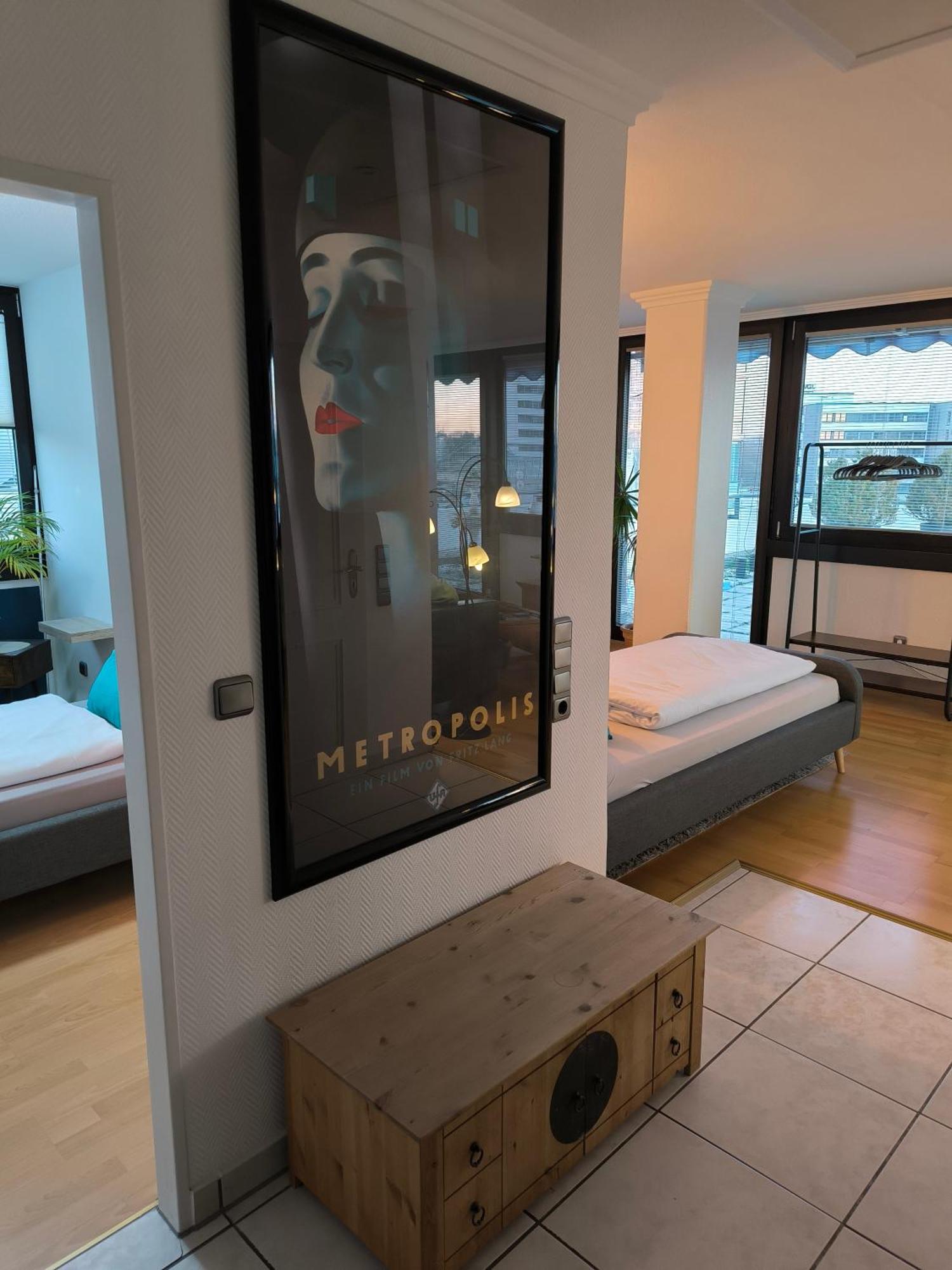 Im Herzen Von Wiesdorf- Blick Auf Das Bayer-Kreuz -Appartement Mit 2 Schlafzimmern-Fuer 3 Personen -Zentral Gelegen - Friedrich Ebert Platz 5A , 4Te Etage - Dachterrasse Und Sauna - Kaution Pflicht - Leverkusen Exterior photo