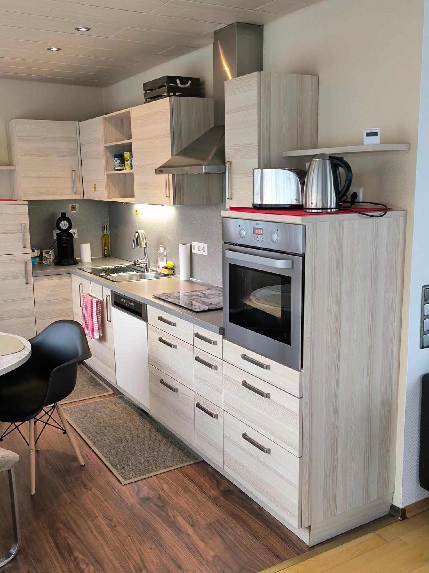 Im Herzen Von Wiesdorf- Blick Auf Das Bayer-Kreuz -Appartement Mit 2 Schlafzimmern-Fuer 3 Personen -Zentral Gelegen - Friedrich Ebert Platz 5A , 4Te Etage - Dachterrasse Und Sauna - Kaution Pflicht - Leverkusen Exterior photo
